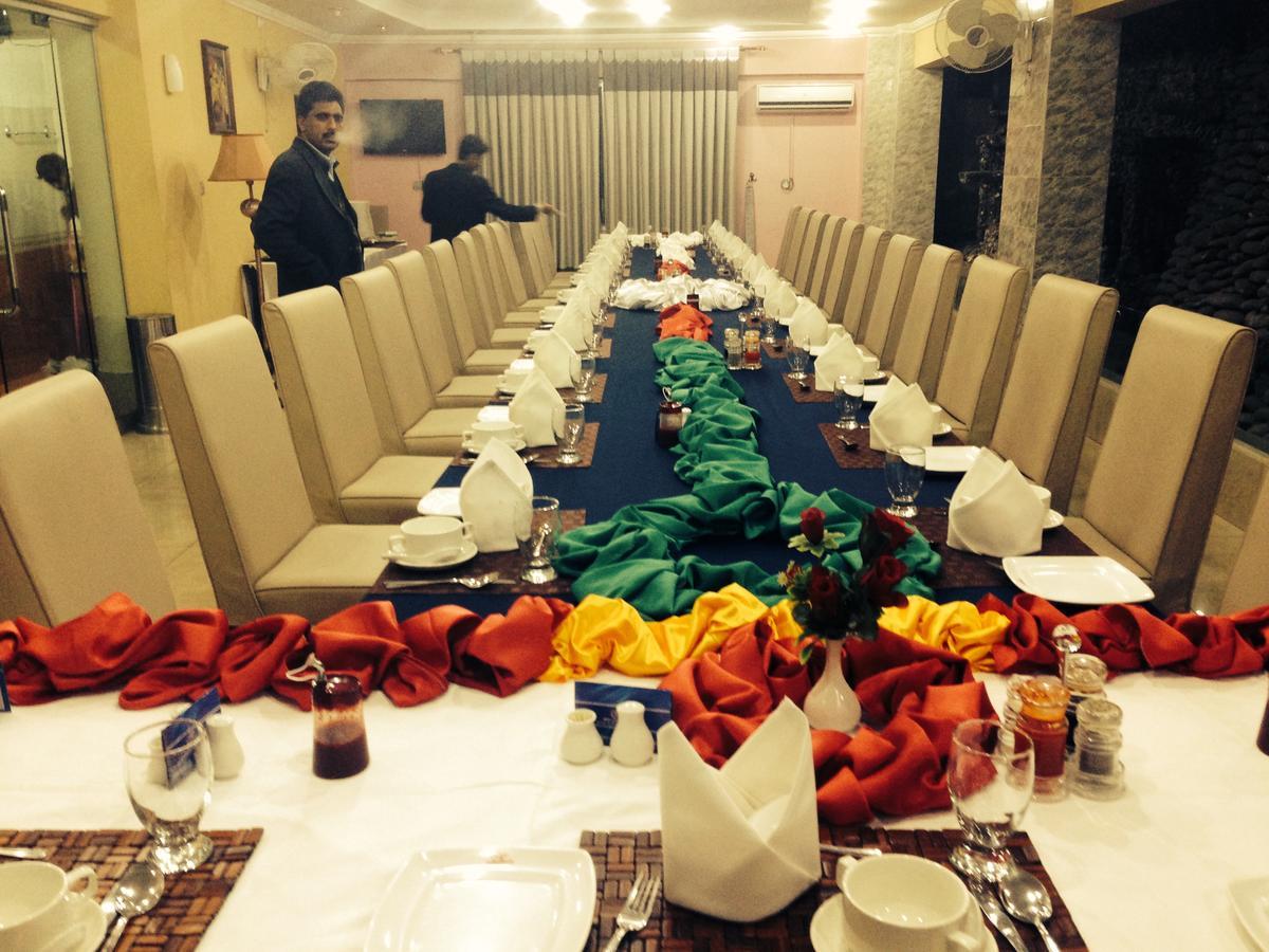 Mir Continental Hotel Muzaffarabad Eksteriør bilde