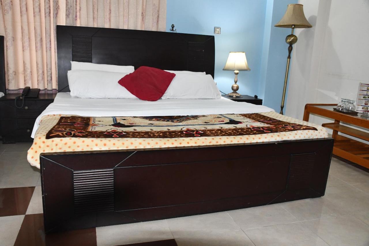 Mir Continental Hotel Muzaffarabad Eksteriør bilde